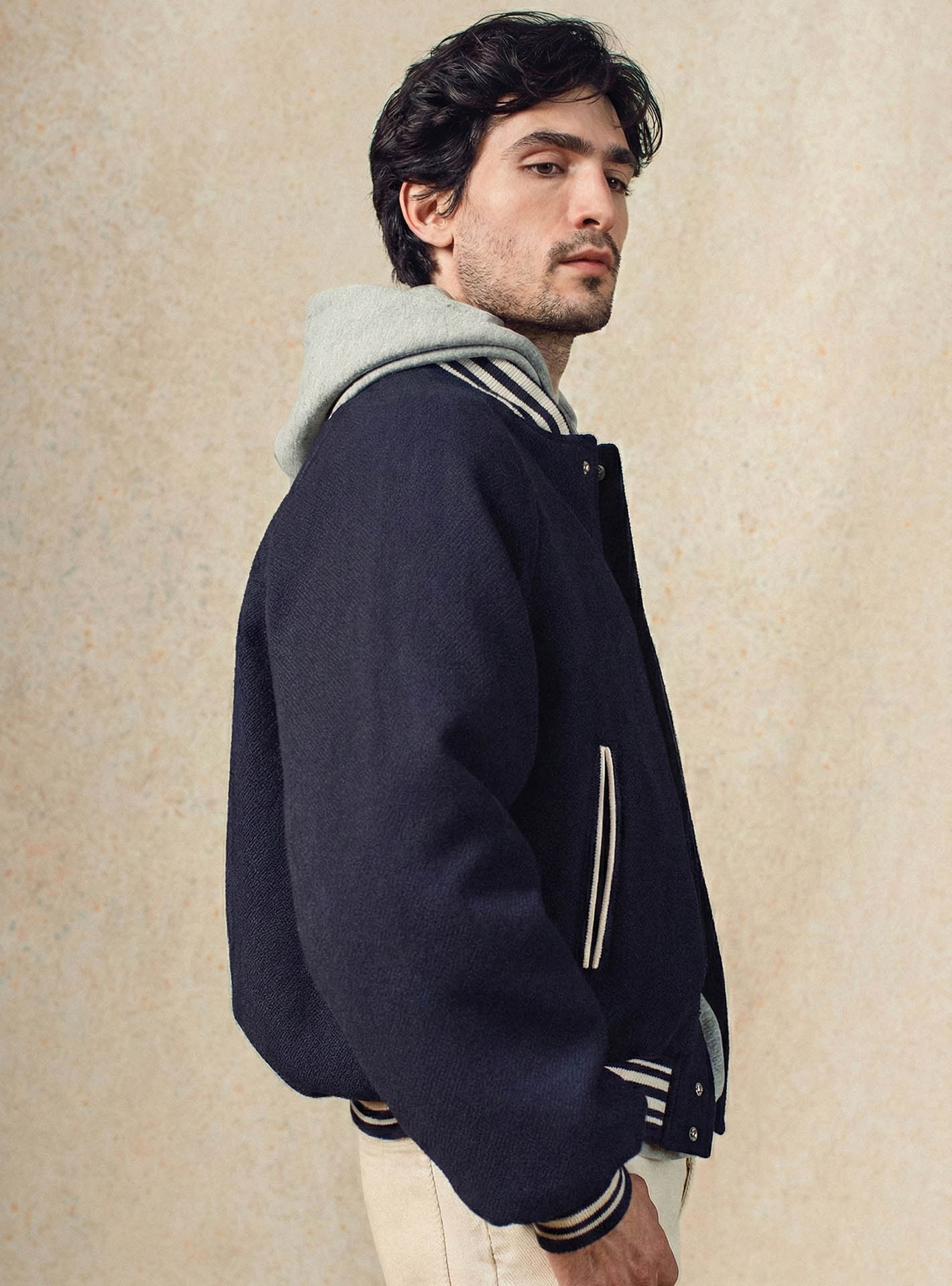 Blouson Eddy Navy –  Blouson 50% laine 50% polyester bleu marine teddy inspiration vintage et manches raglans – plan taille