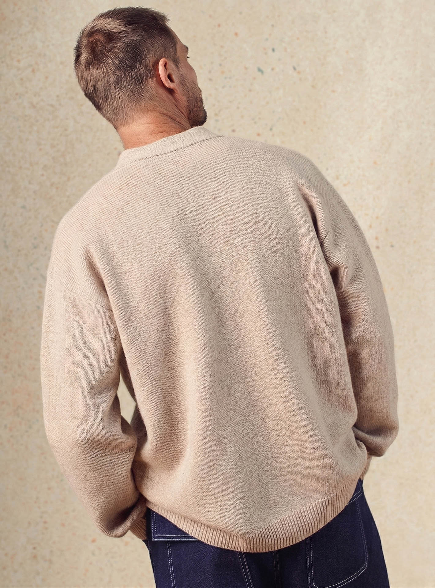 Cardigan Francis Seigle –  Cardigan 100% laine beige avec col V  et point jersey – plan taille
