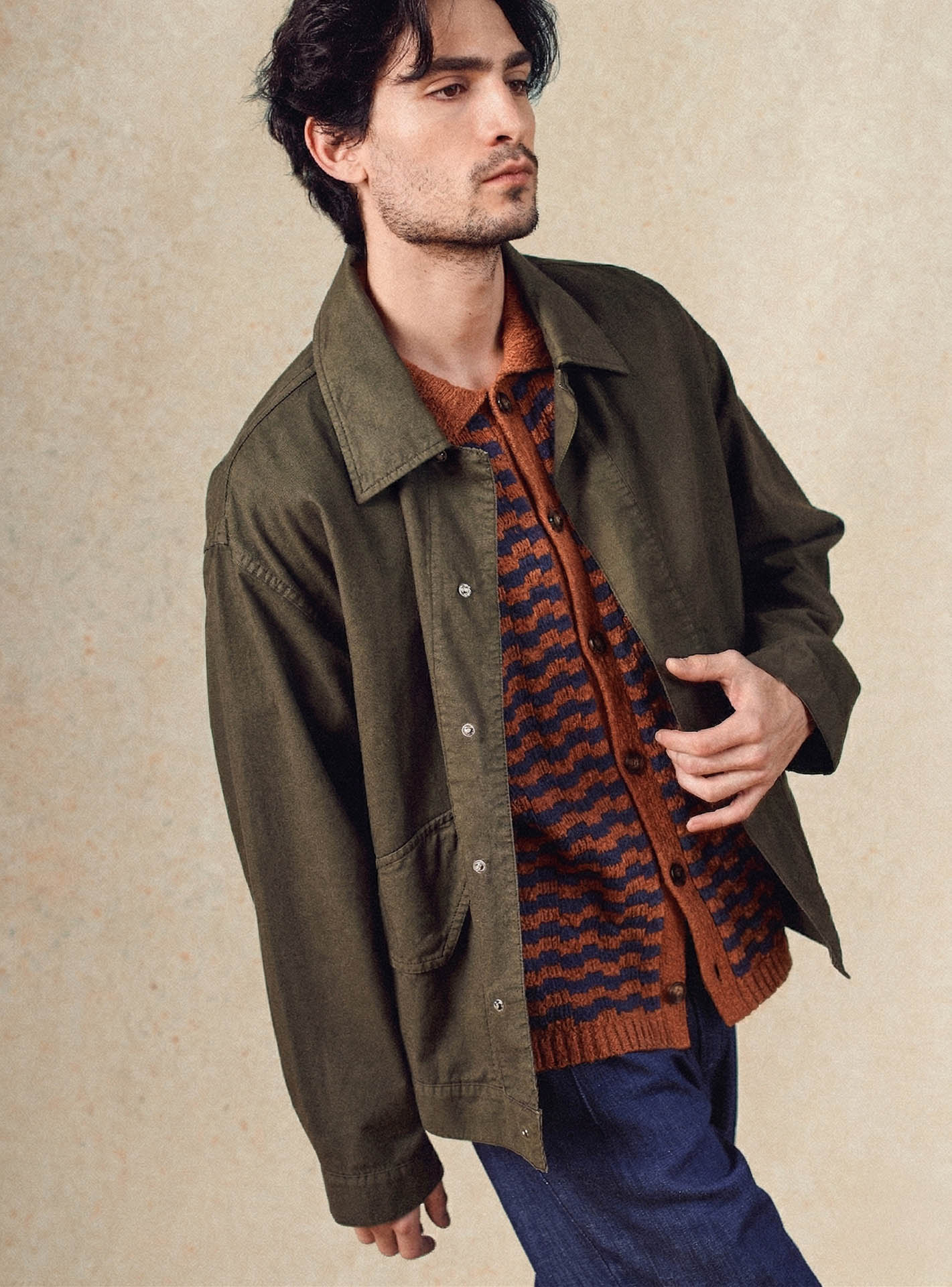 Cardigan Howard Navy/Pumpkin –  Cardigan 70% coton 30% lin orange et bleu marine gilet à manches courtes avec motif à rayures - plan taille
