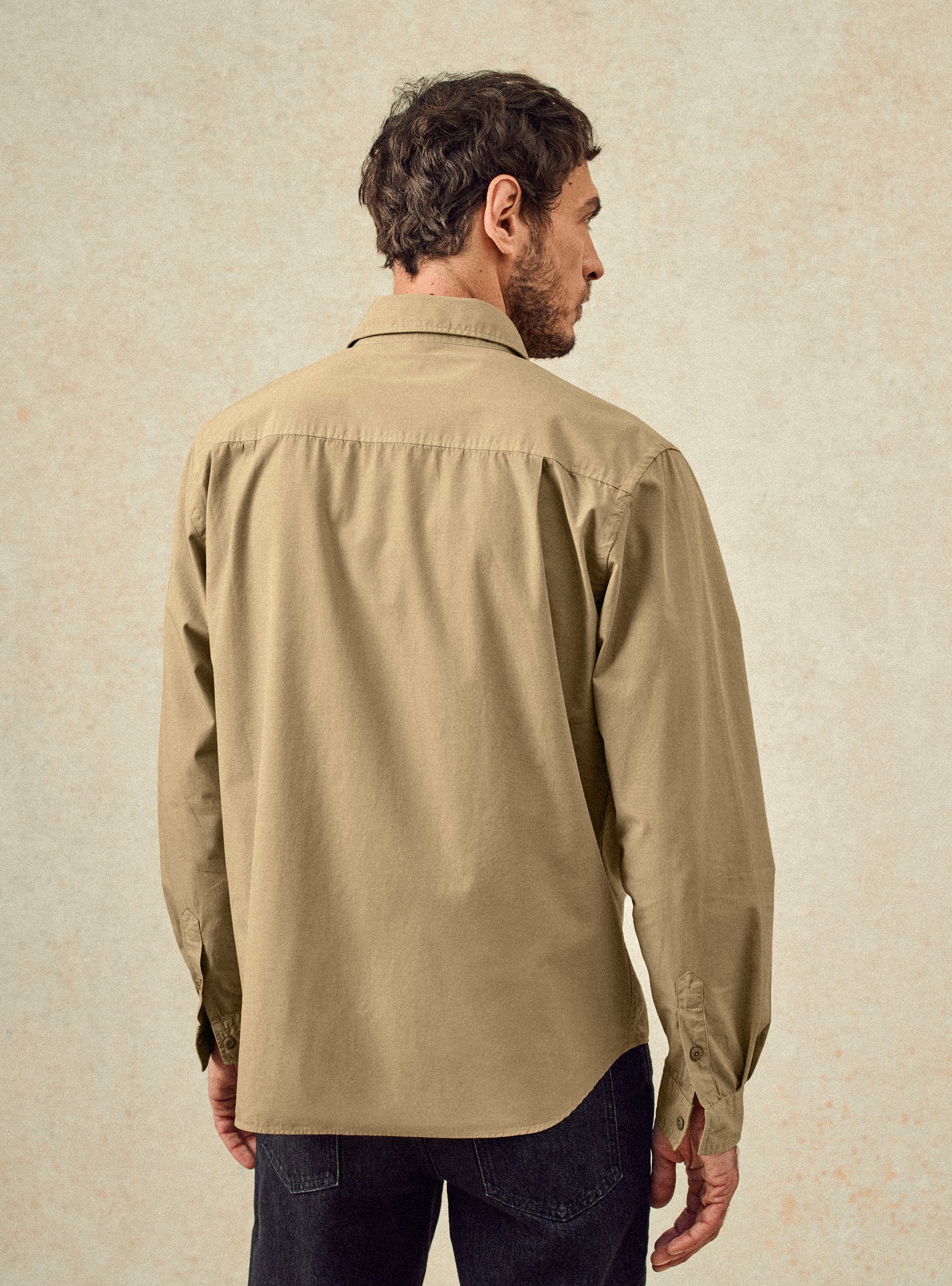 Chemise Robert Osier – Chemise 100% coton biologique beige avec coupe casual ample et Poches plaquées – plan taille