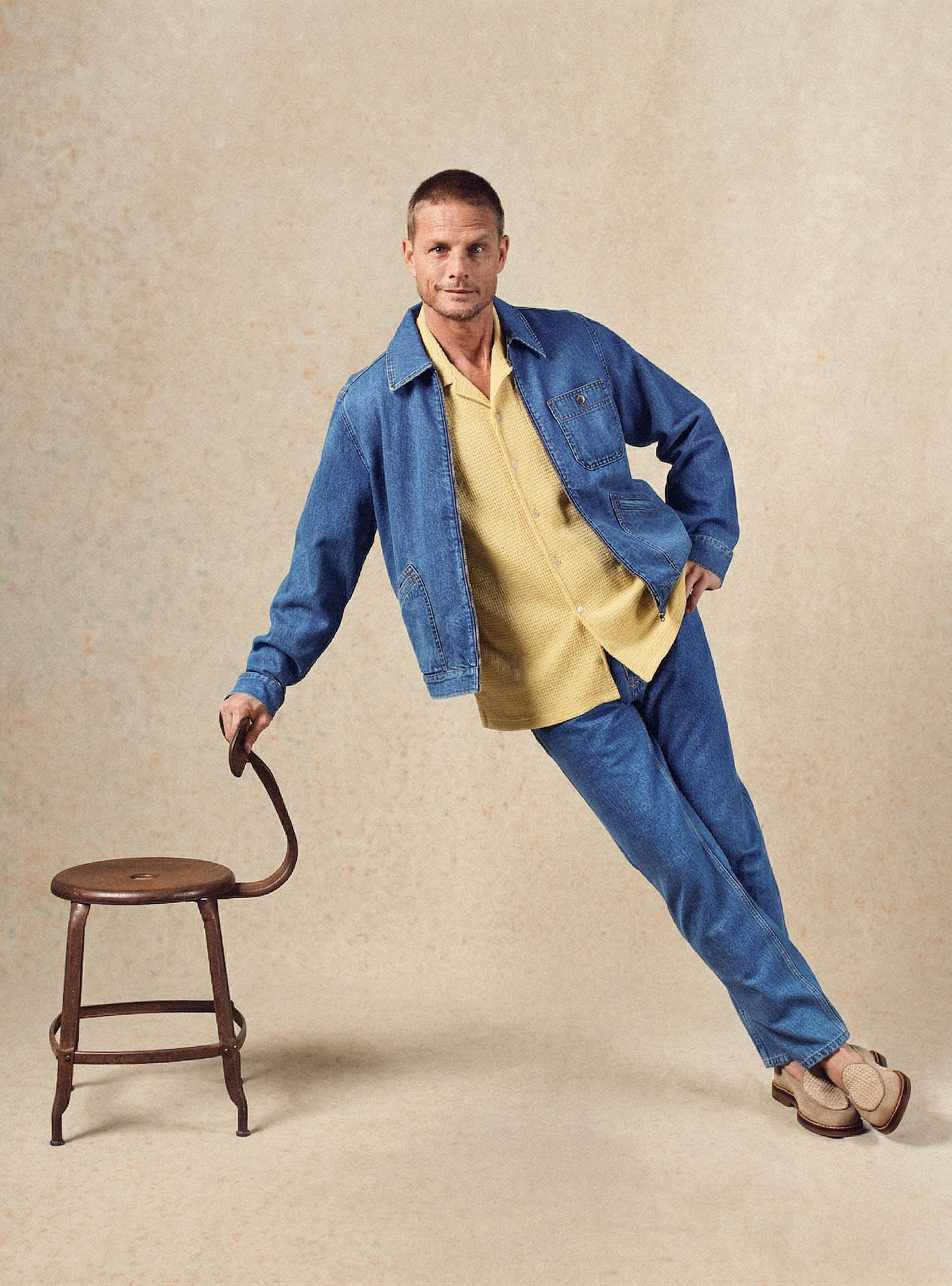 Chemise Harlem Raffia - Chemise 93% coton, 7% élasthanne jaune avec manches courtes et coupe droite – plan en pied