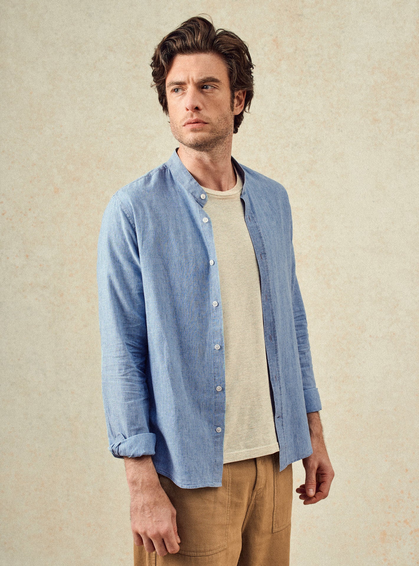 Chemise Gareth Océan/White –  Chemise 55% lin, 45% coton bleues et blanches avec coupe ajustée et col officier – plan taille