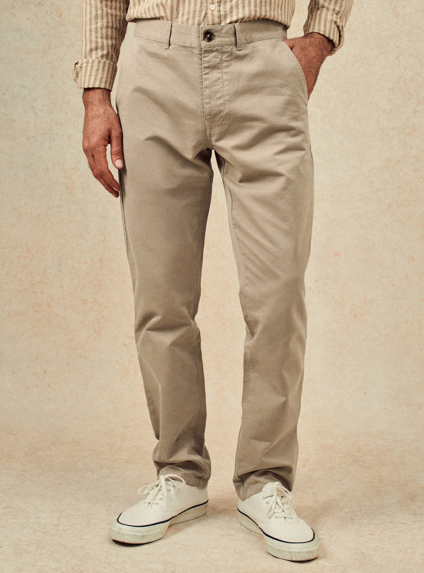 Chino Paul Beige –  Pantalon Chino 100% coton beige avec coupe droite et taille mi-haute – plan taille 