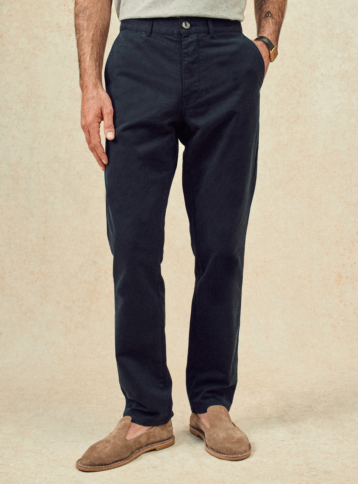 Chino Paul Navy –  Pantalon Chino  100% coton bleu marine avec coupe droite et taille mi-haute – plan taille 