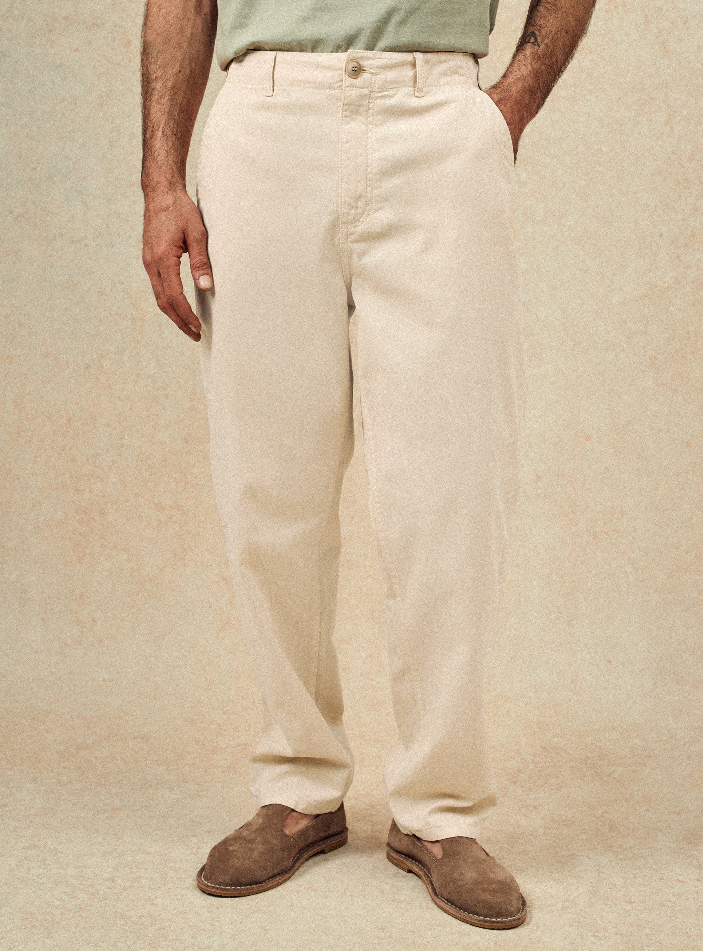 Chino Ulysse Brume – Pantalon Chino 100% coton beige avec coupe droite et poches italiennes – plan taille 