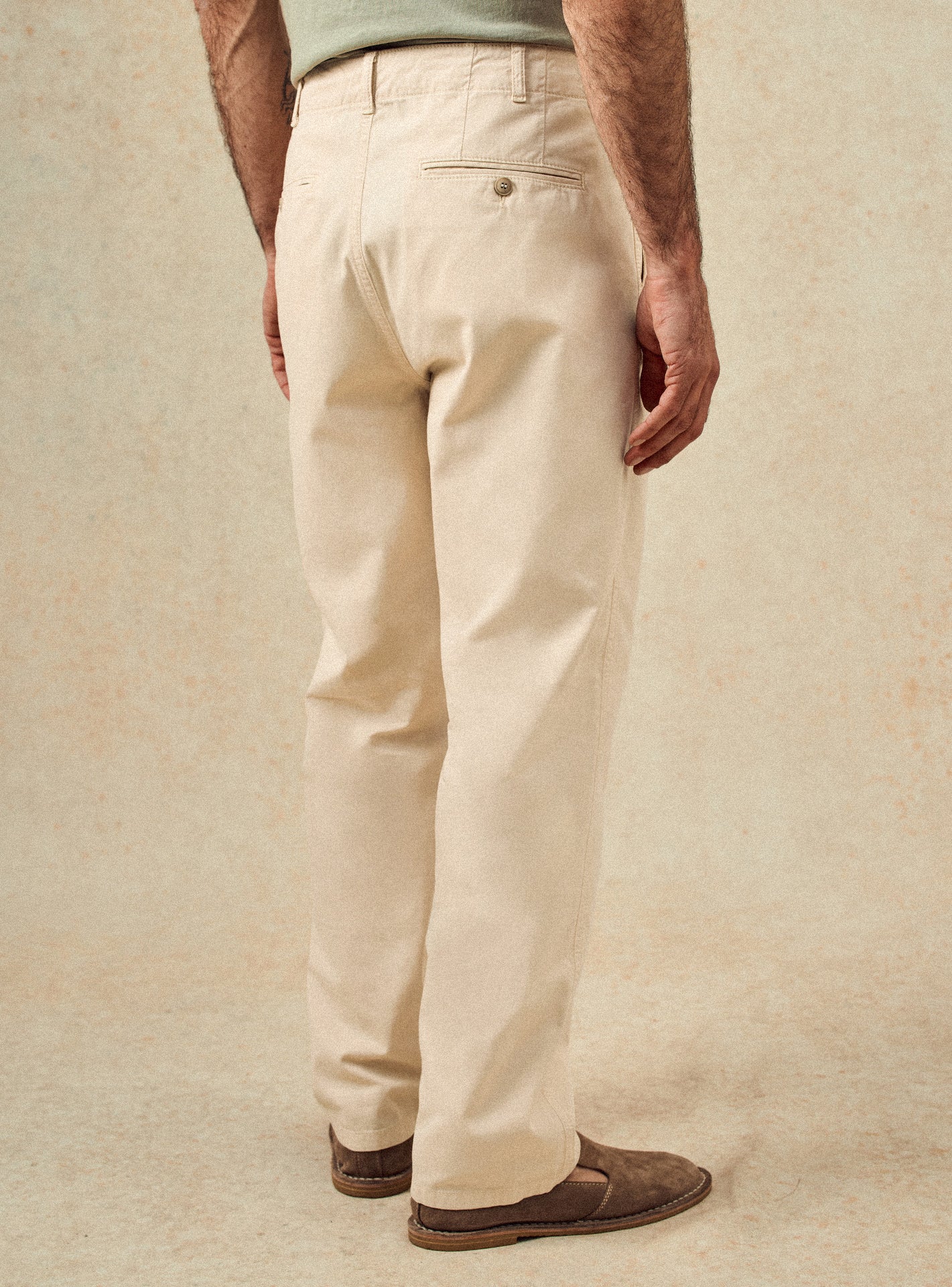 Chino Ulysse Brume – Pantalon Chino 100% coton beige avec coupe droite et poches italiennes – plan taille 