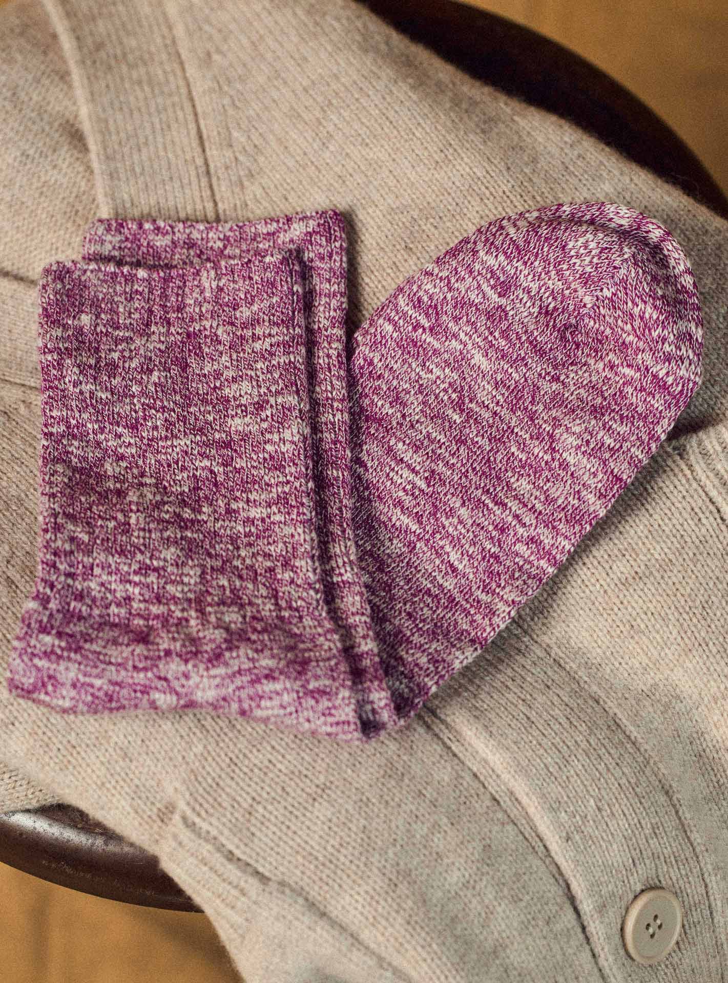 Chaussettes Ben Mûre –  Chaussettes 87% coton 12% polyamide 1% élasthanne violettes mi-hautes – gros plan