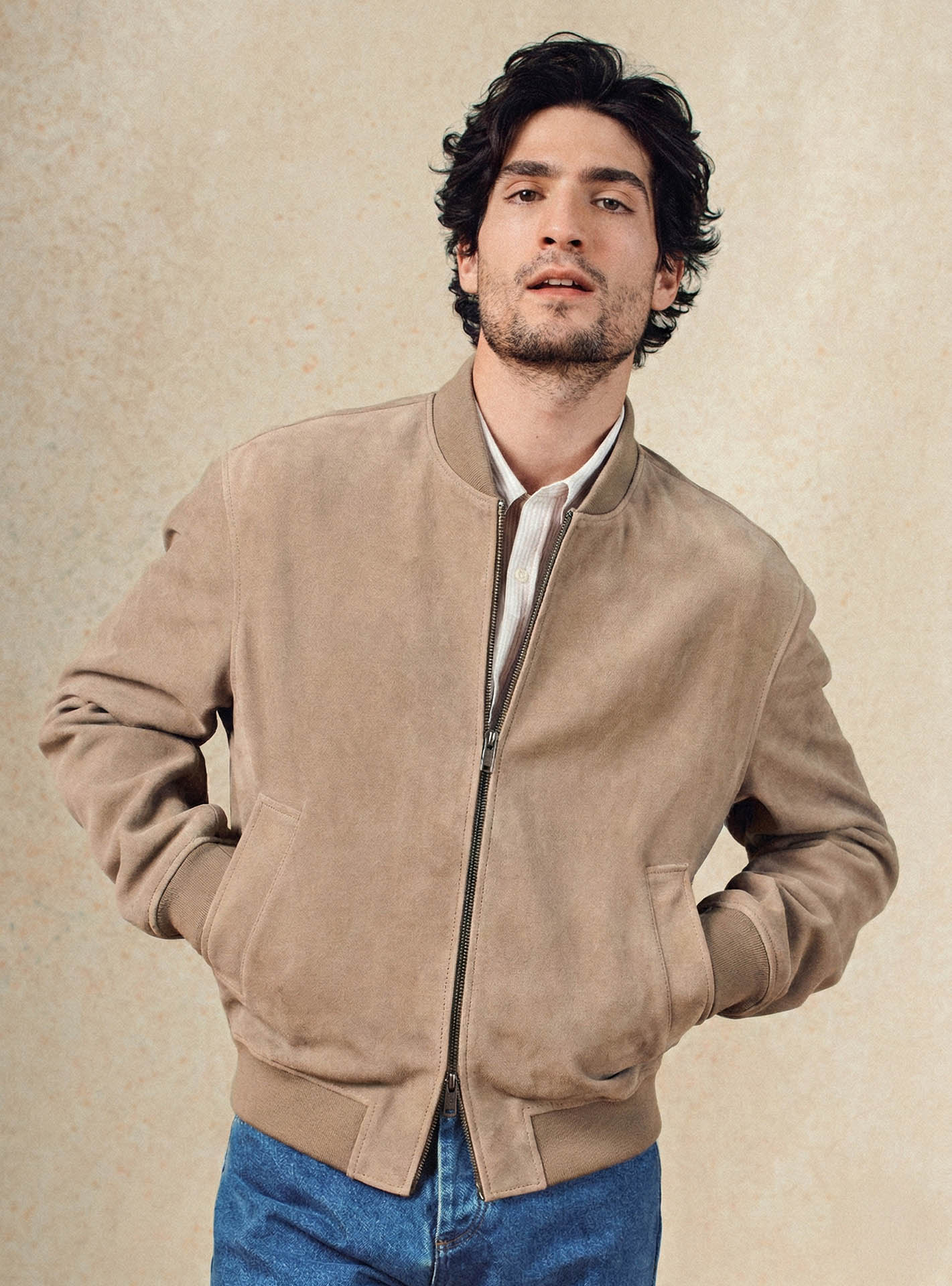 Cuir Nestor Bitume –  Blouson 100% cuir de chèvre velours beige avec coupe bomber et zip métallique - plan taille