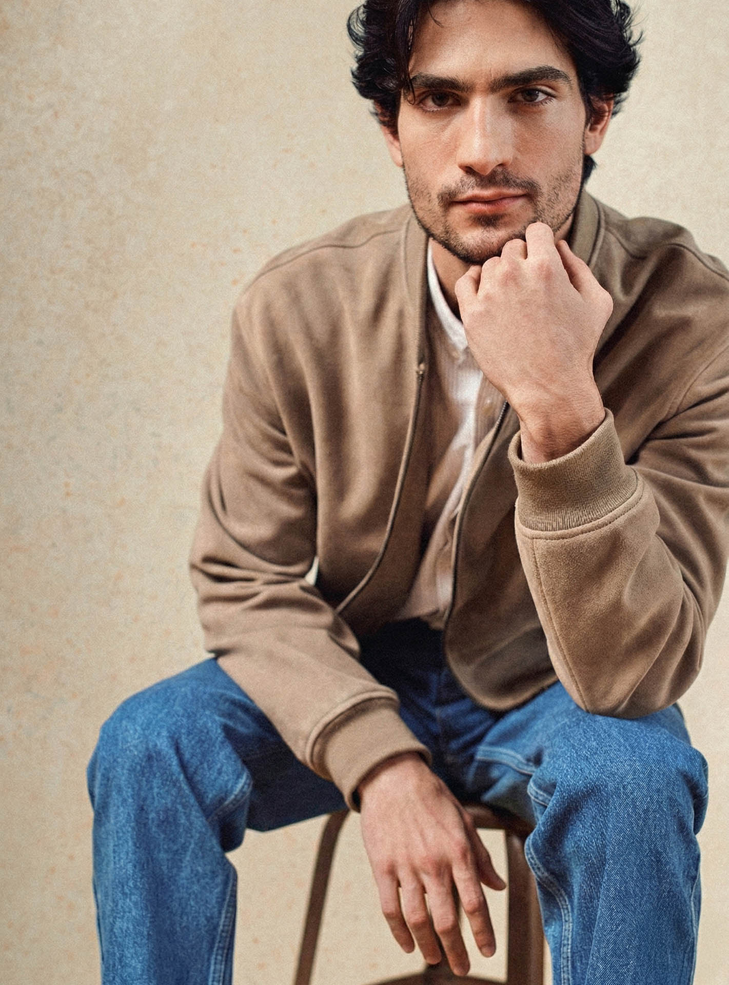 Cuir Nestor Bitume –  Blouson 100% cuir de chèvre velours beige avec coupe bomber et zip métallique - plan taille