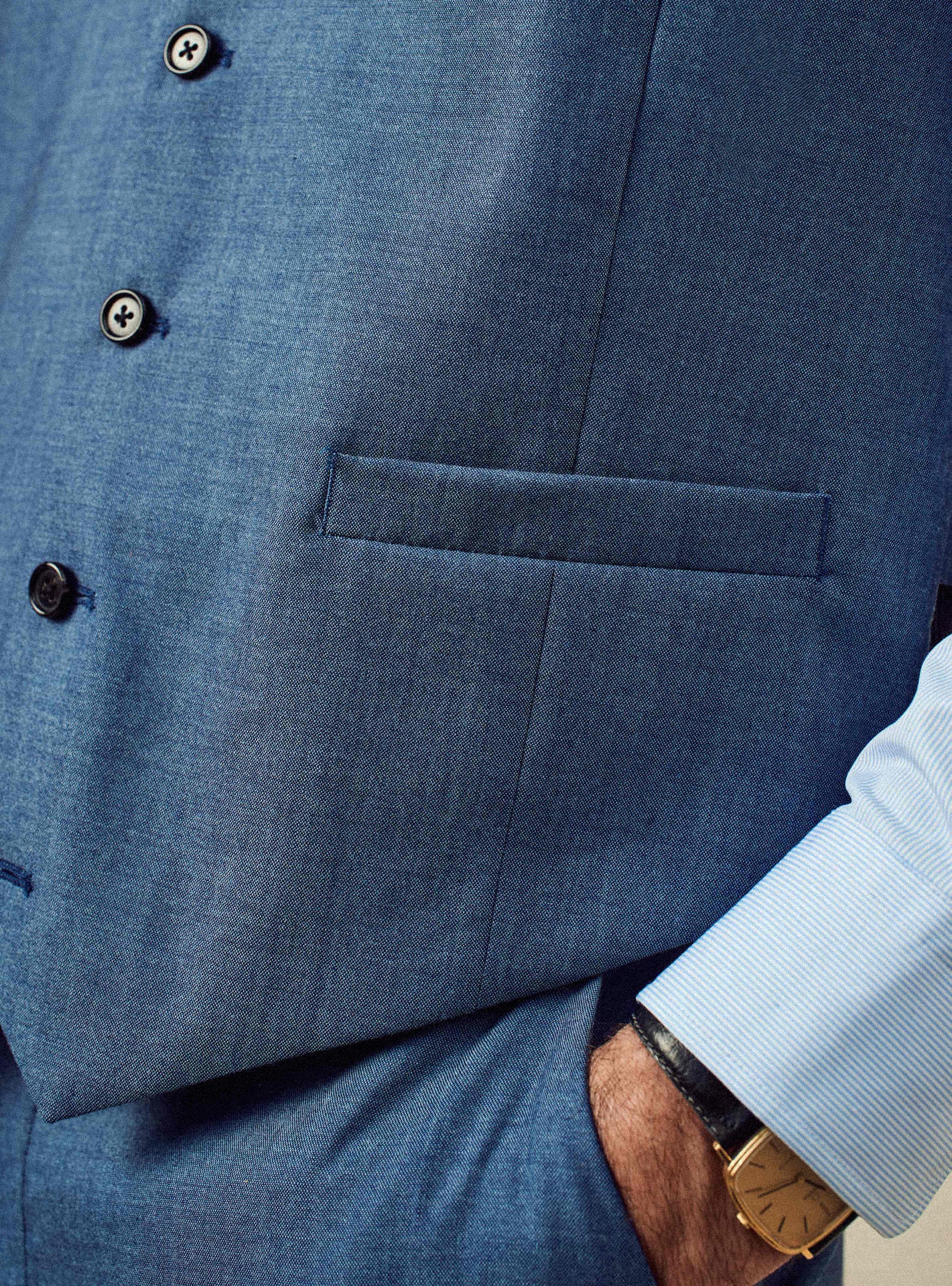 Gilet de costume Gekko Blue Melanged – Gilet 100% laine vierge d'origine italienne bleu avec fermeture boutonnée et poches simples- gros plan 