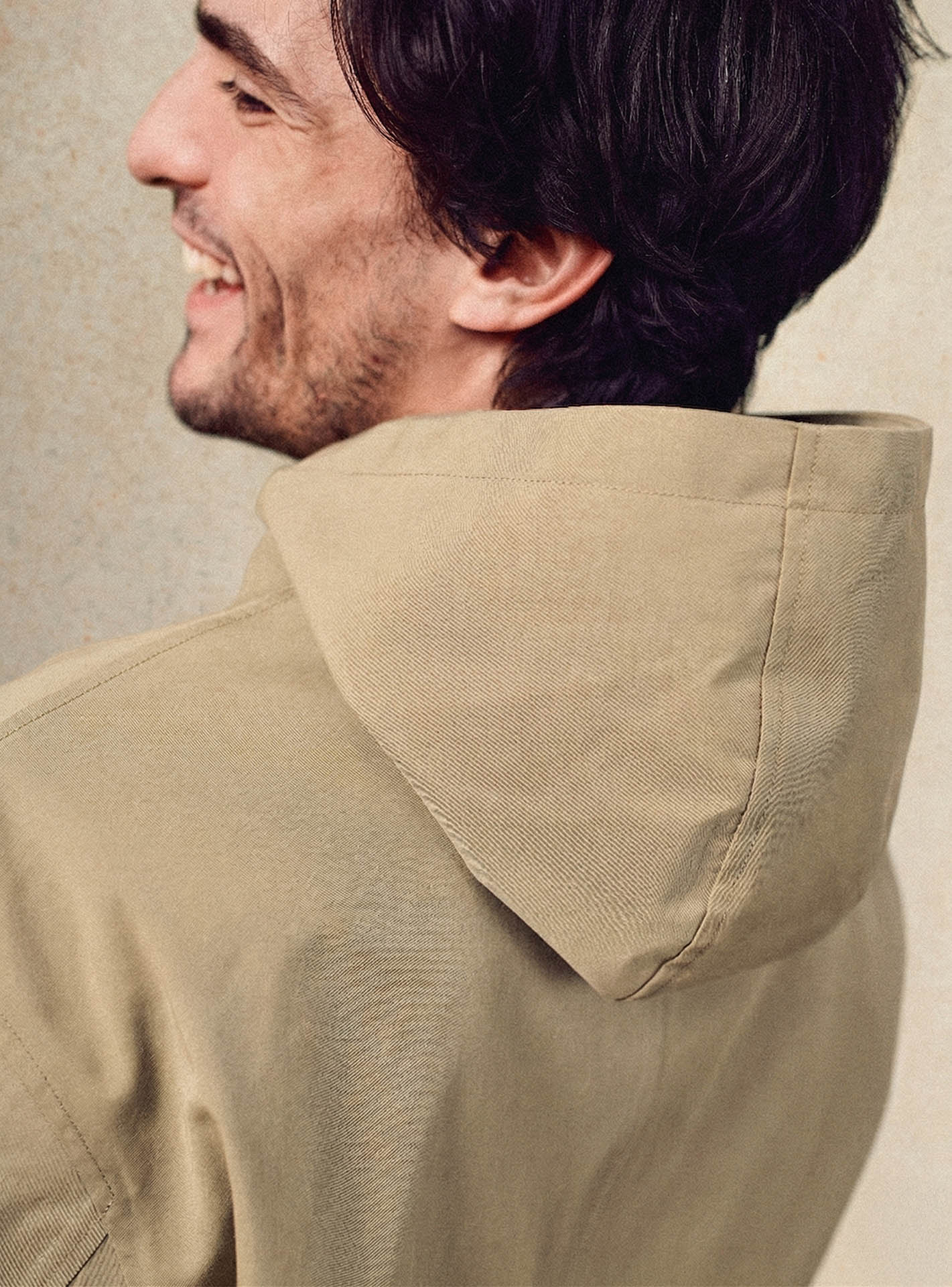 Imperméable Hadrien Osier – Imperméable 72% coton 27% nylon beige trench coat avec capuche et col chemise - gros plan 