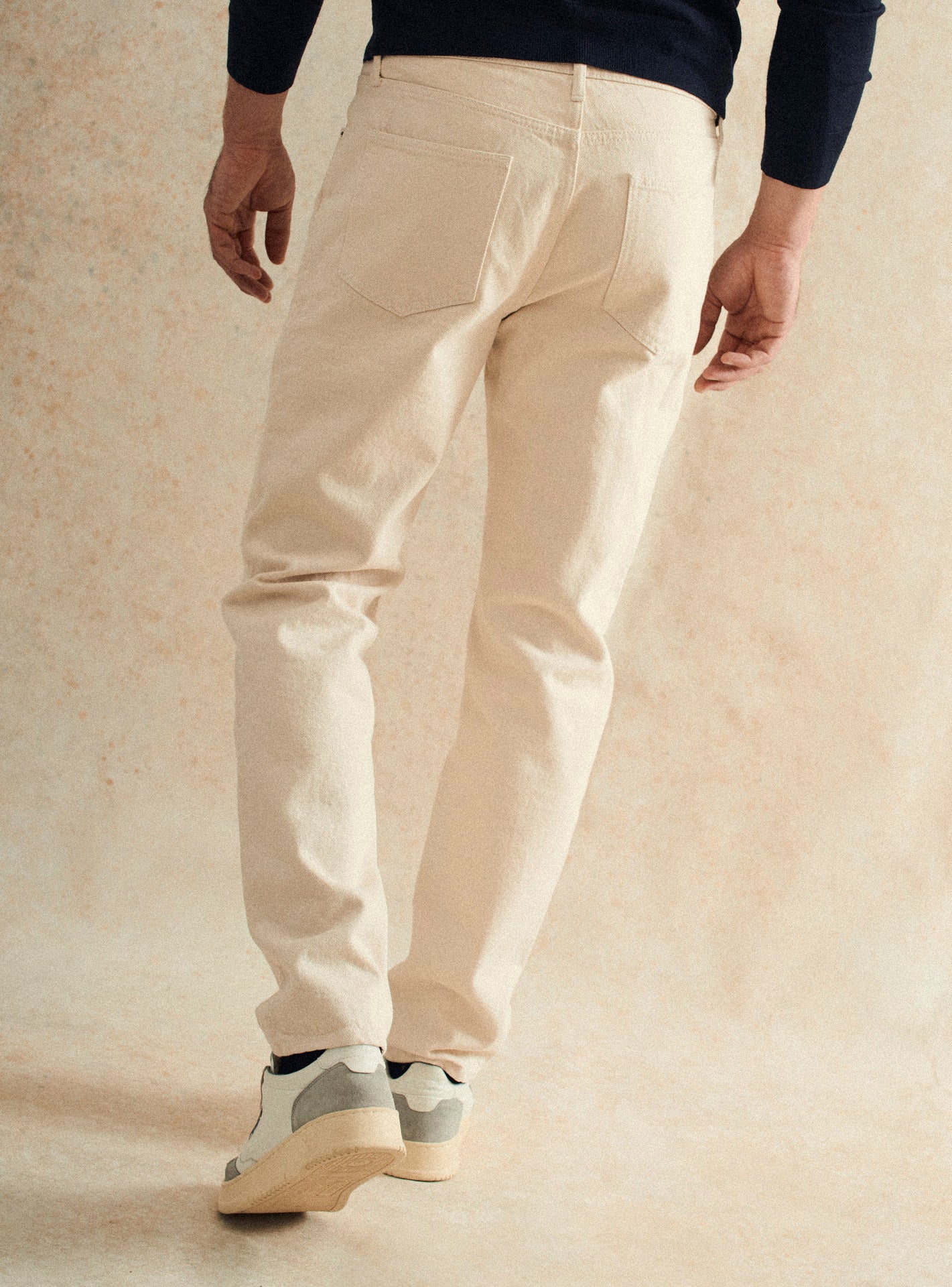 Jean Joe Ecru –  Jean 100% coton écru avec taille mi-haute et coupe droite – plan taille