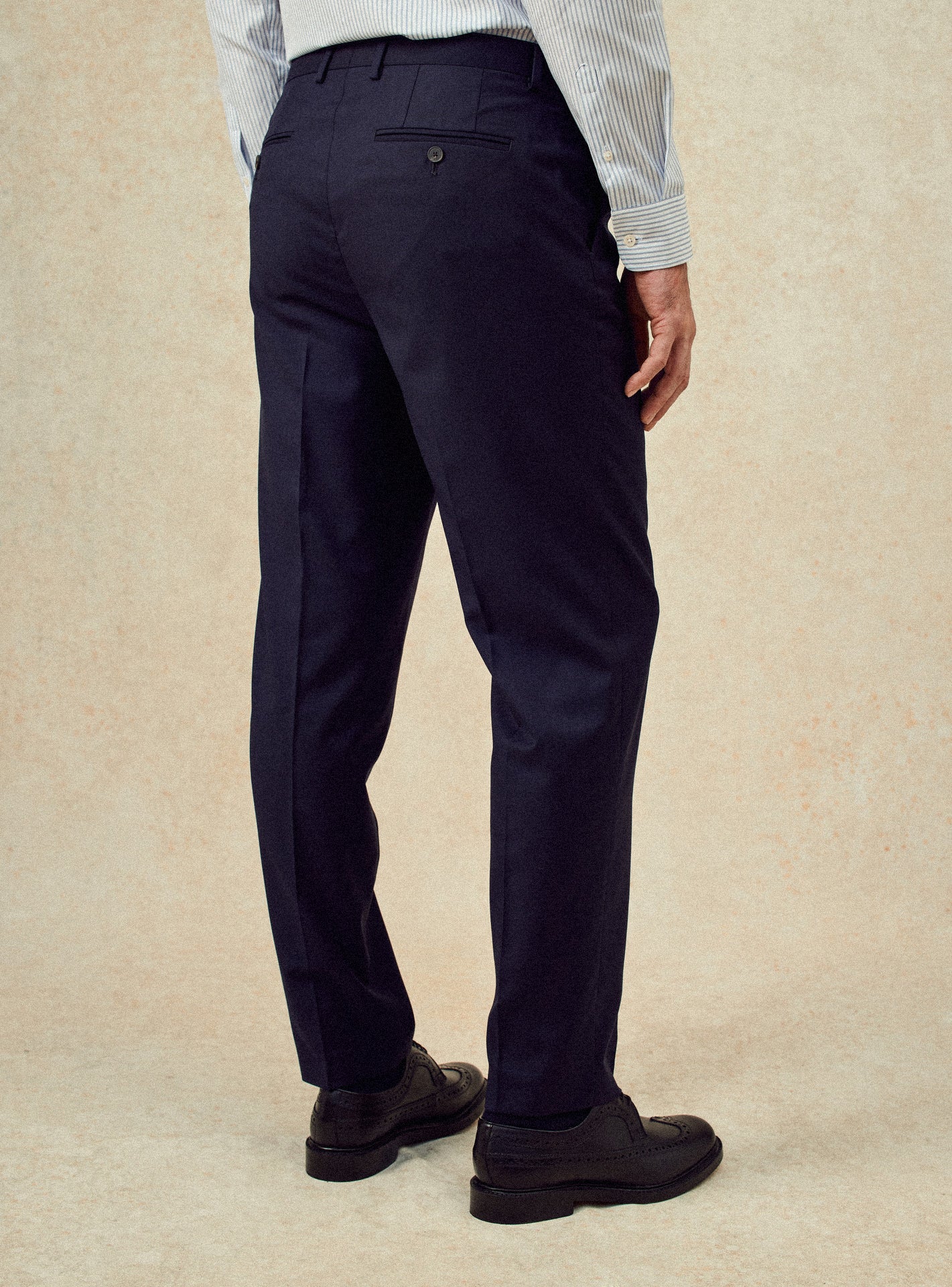 Pantalon de costume Clark Navy – Pantalon de costume 100% laine bleu marine avec pli cassé et ceinture croisée – plan taille 