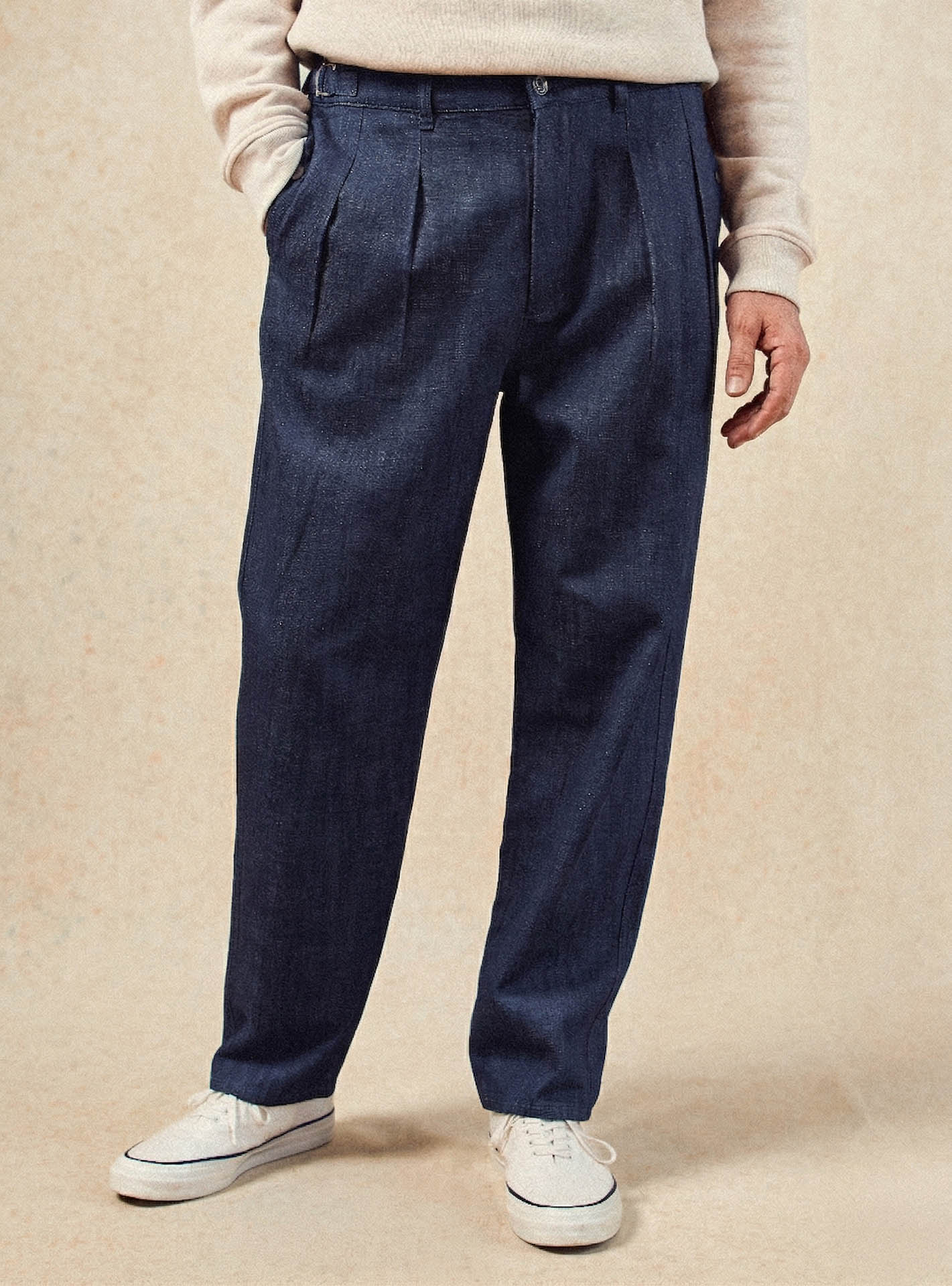 Pantalon Raoul Indigo – Pantalon 60% coton biologique, 22% lin, 18% Lyocell Lenzing bleu indigo avec poches italiennes et coupe droite - plan taille