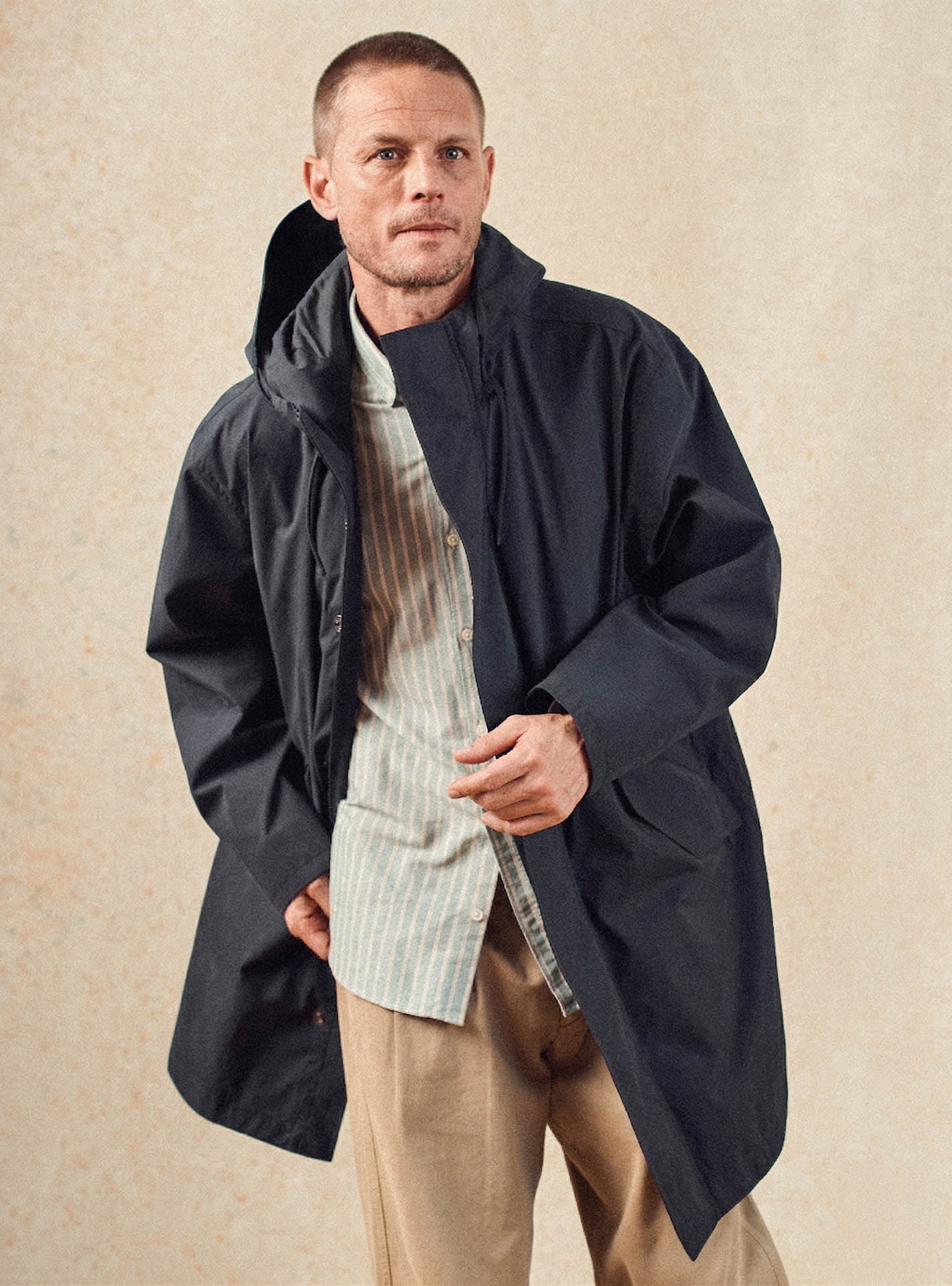 Parka Wilton Anthracite –  Parka 72% coton 28% polyester gris foncé coupe-vent avec tissu imperméable et capuche réglable - plan taille