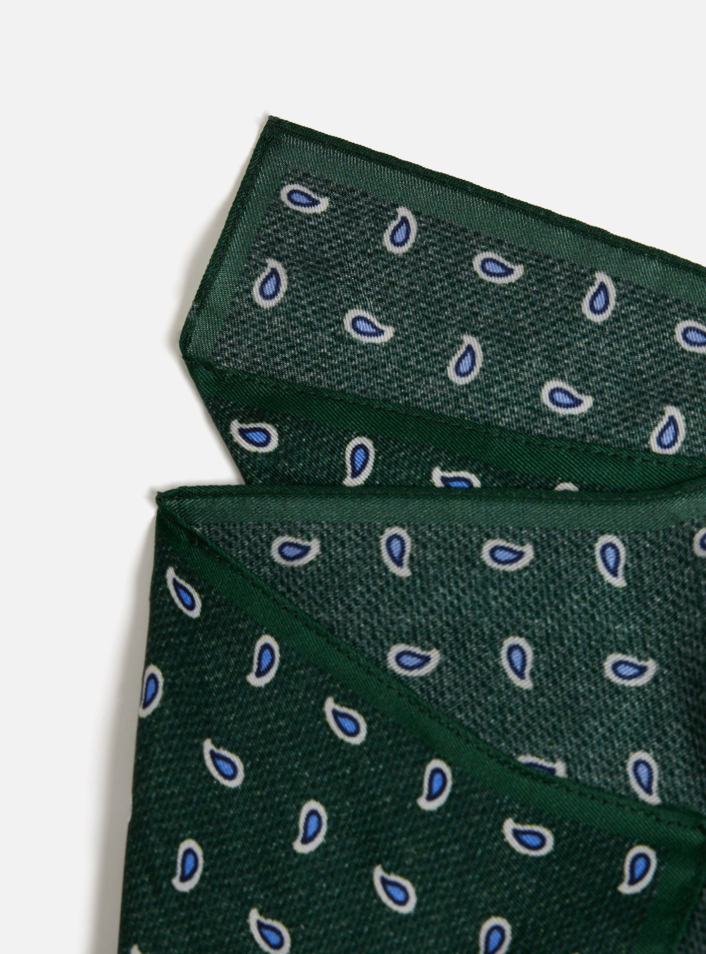 Pochette Marvin Vert –  Pochette pour costume 100% soie vert à motifs fleurs – packshot gros plan