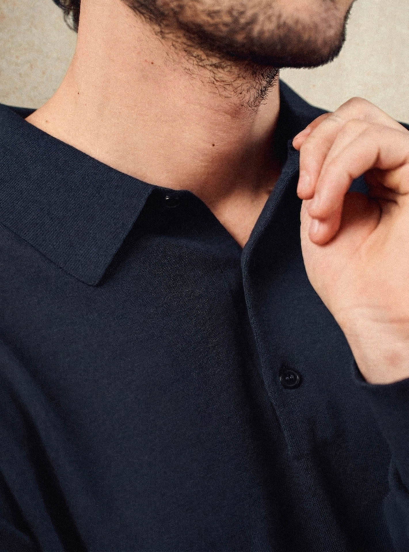 Pull Benjamin Navy –  Pull 100% coton bleu marine avec col polo  et maille fine – gros plan