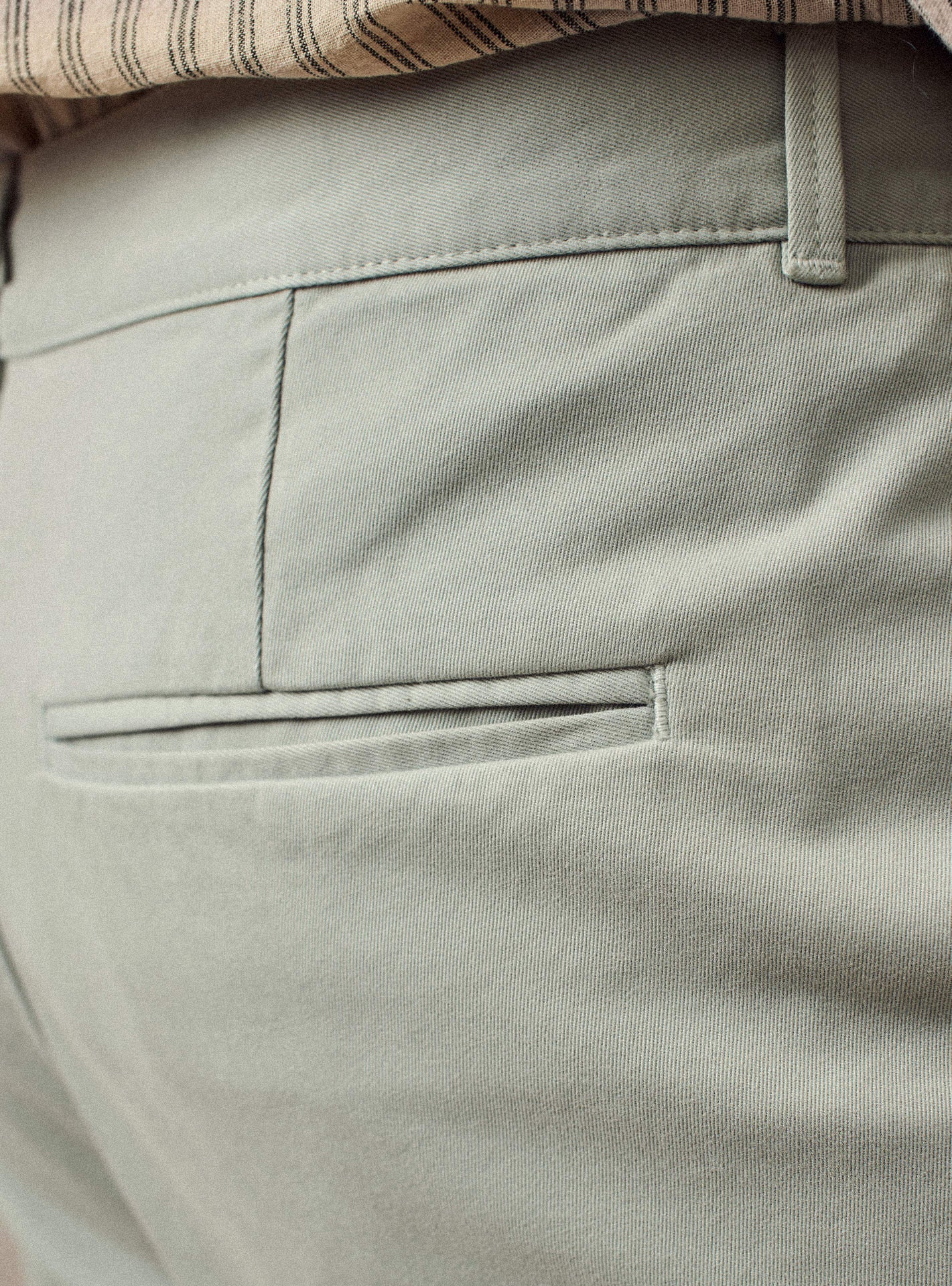 Short Hanks Asperge – Short 100% coton organique vert clair avec poches italiennes - gros plan