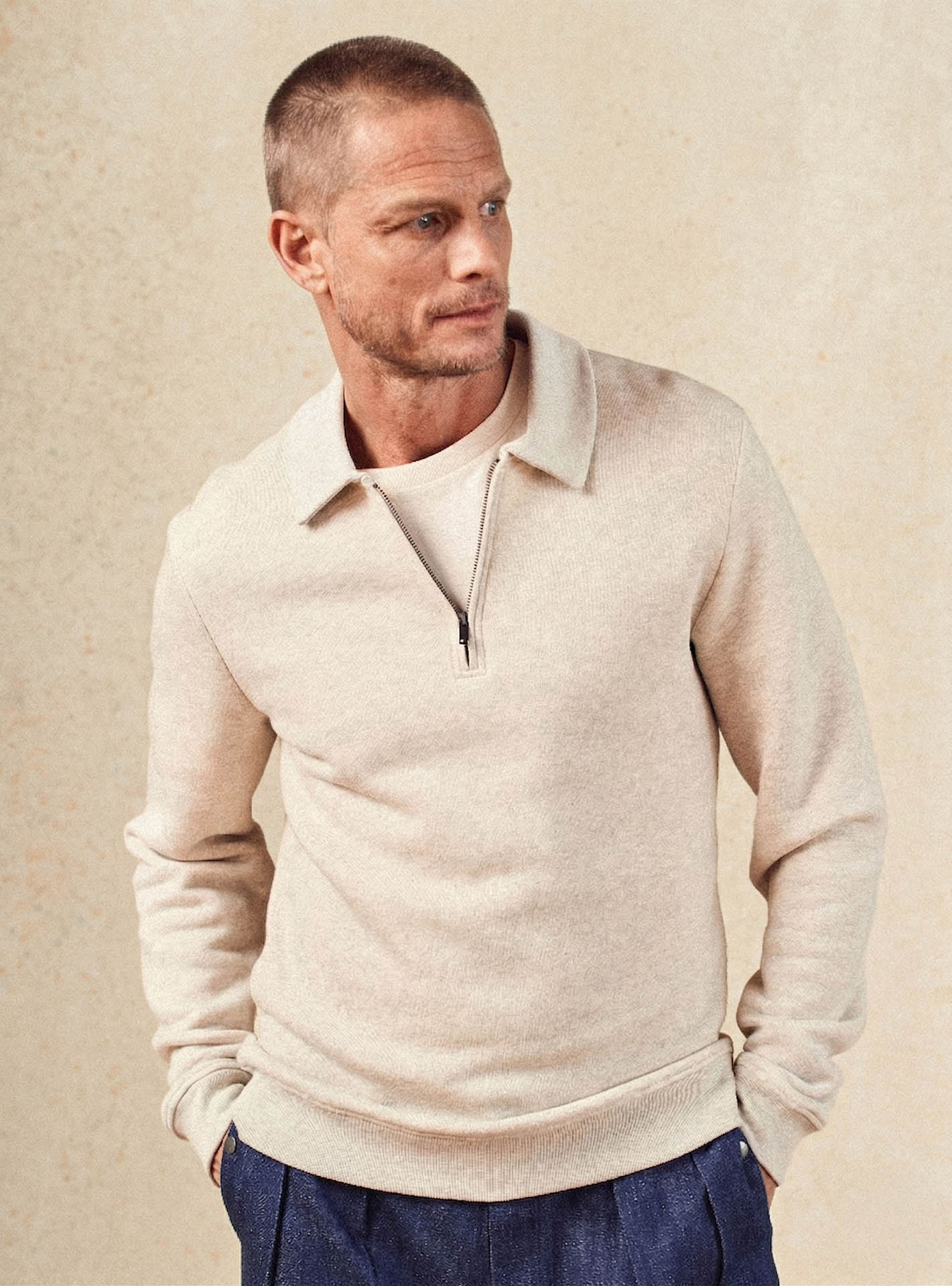 Sweat Edgar Mixed Beige – Sweat 100% coton organique beige avec ouverture zippé et col polo – plan taille