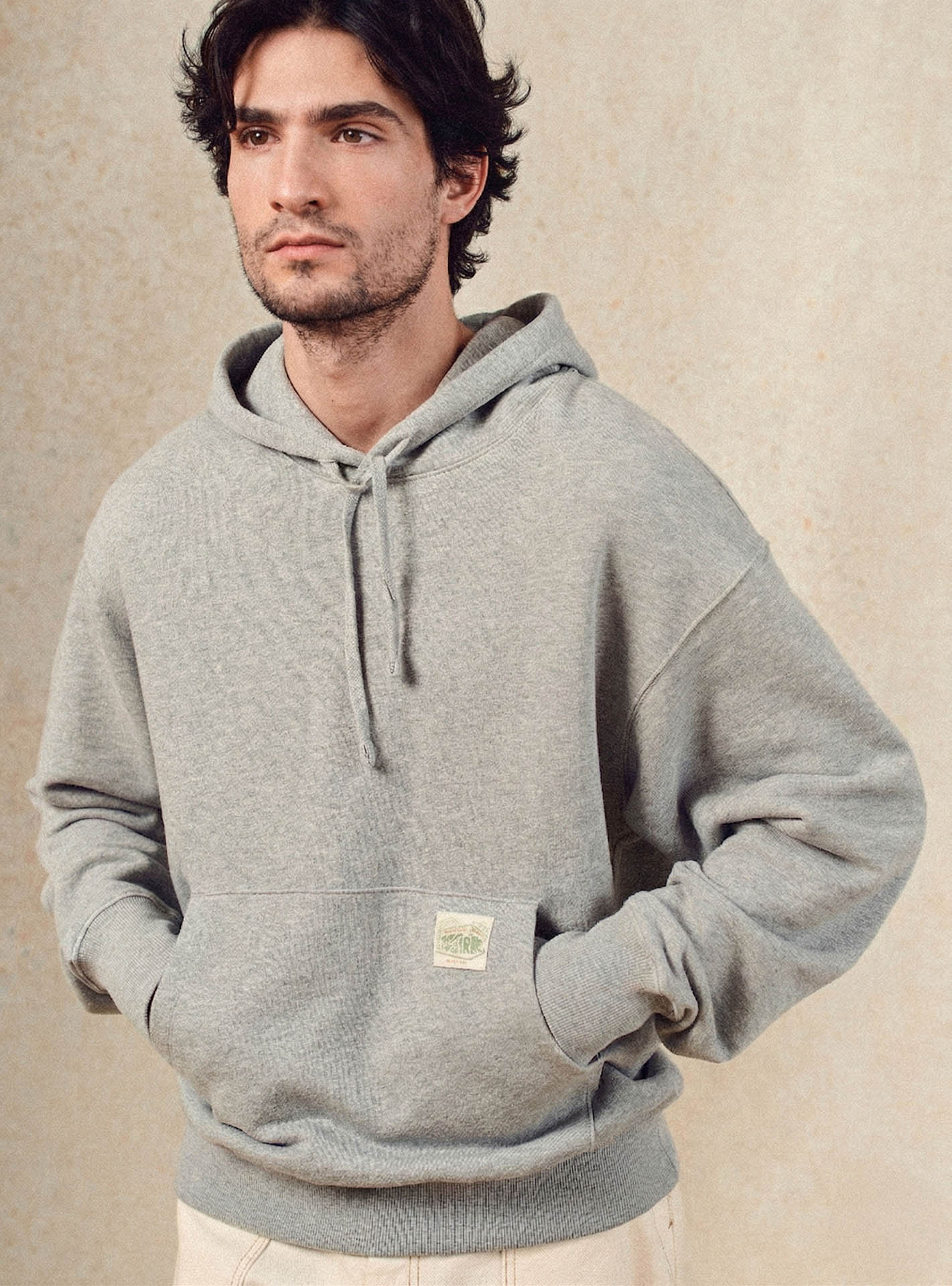 Sweat Hood Gris/Hills –  Sweat 100% coton organique gris chiné avec capuche et poche kangourou – plan taille 