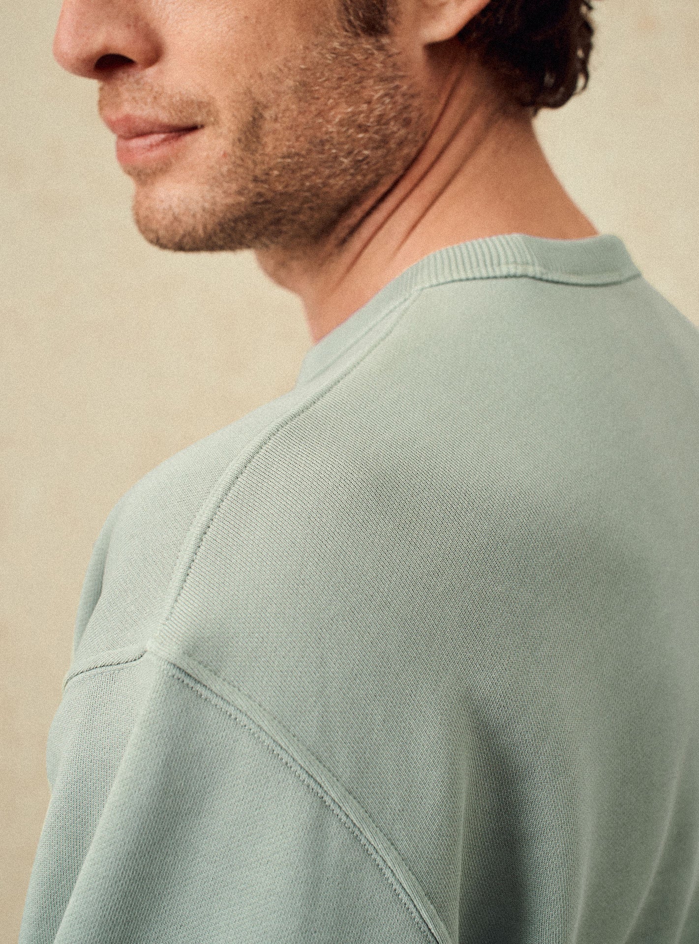 Sweat Eden Asperge – Sweat 100% coton organique vert clair avec col rond et col rond - gros plan