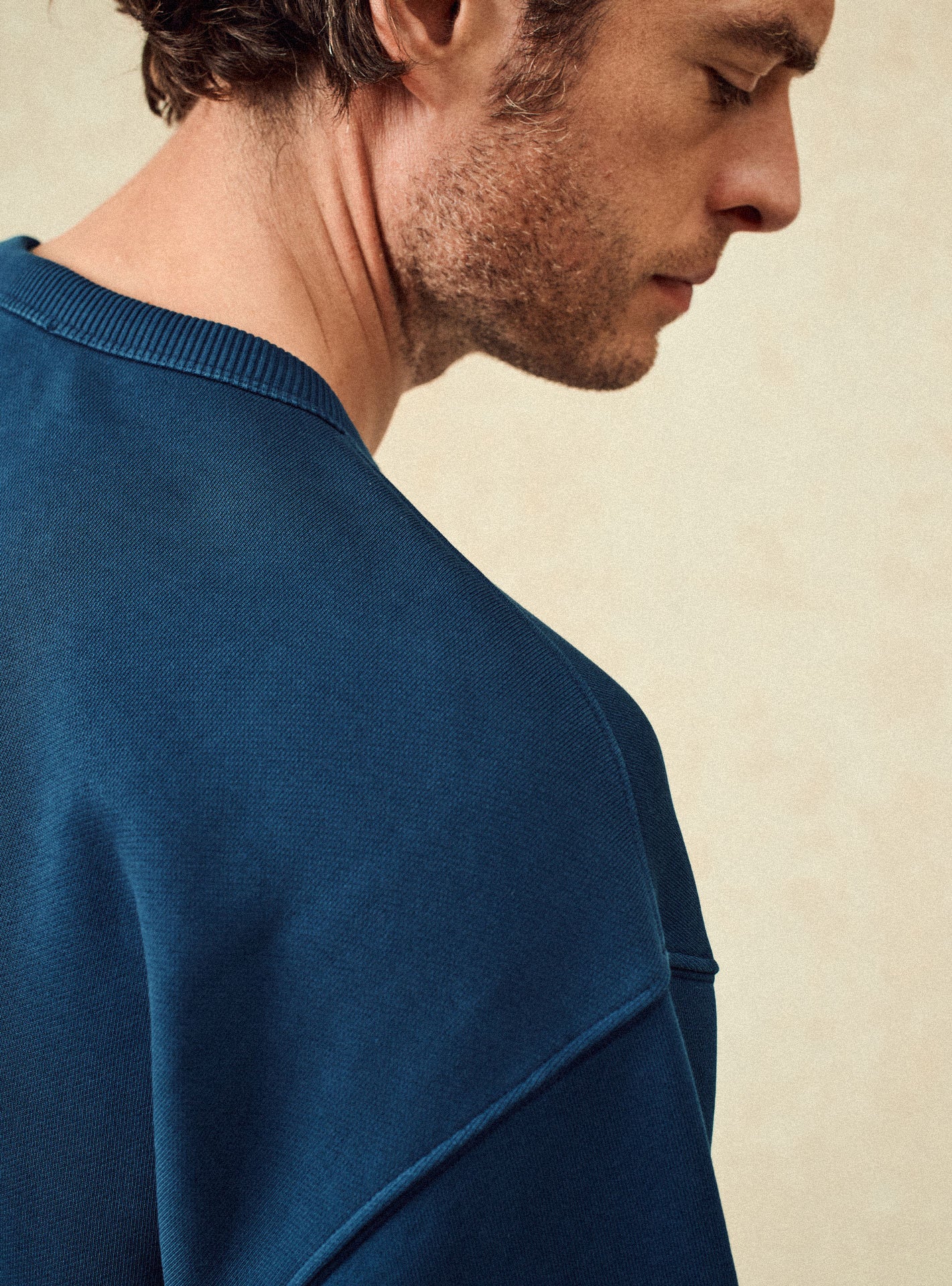 Sweat Eden Océan – Sweat 100% coton organique bleu avec col rond et col rond - gros plan