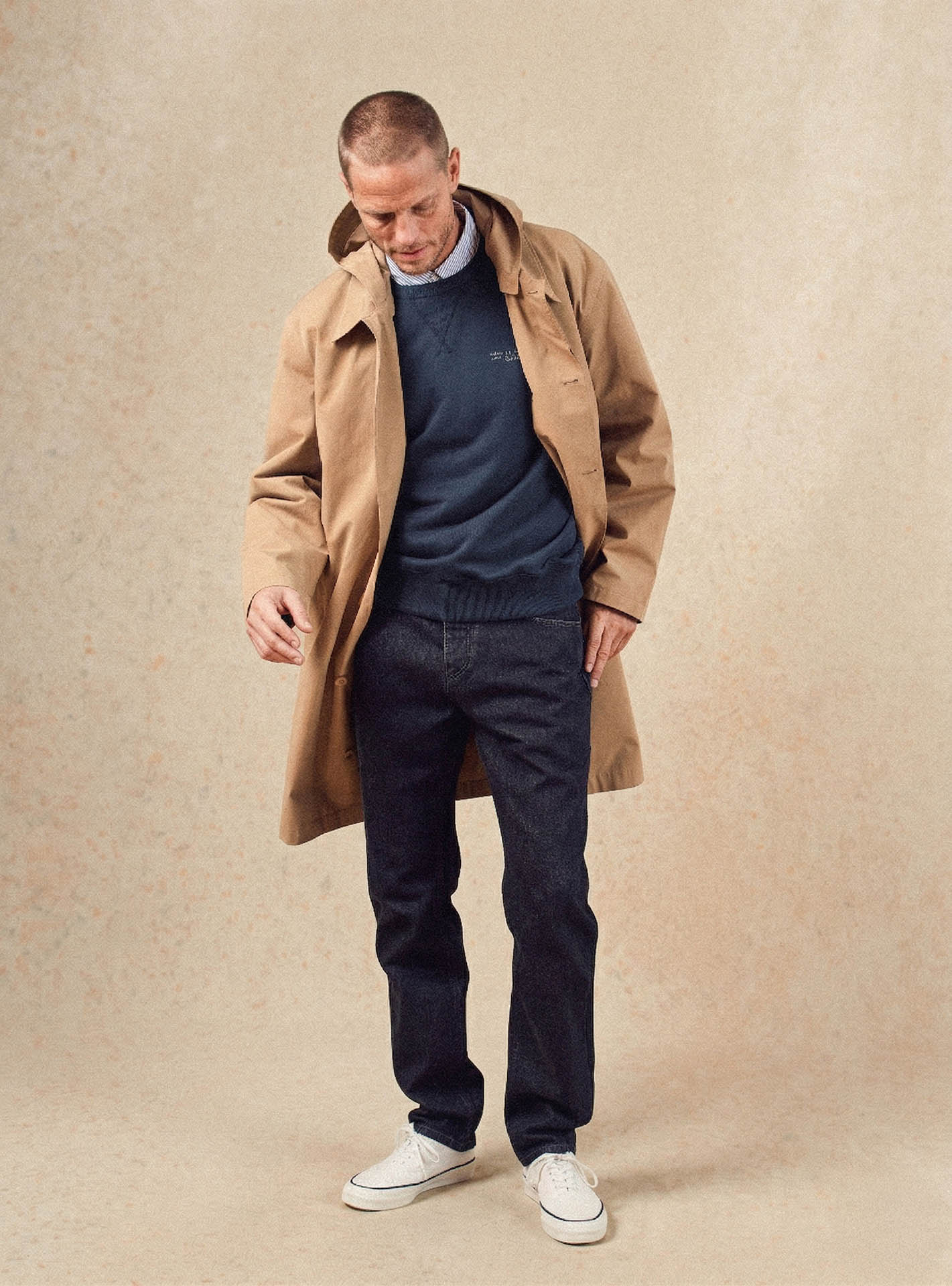 Sweat Jean Navy –  Sweat 100% coton bleu marine avec col rond et coupe ample – plan pied