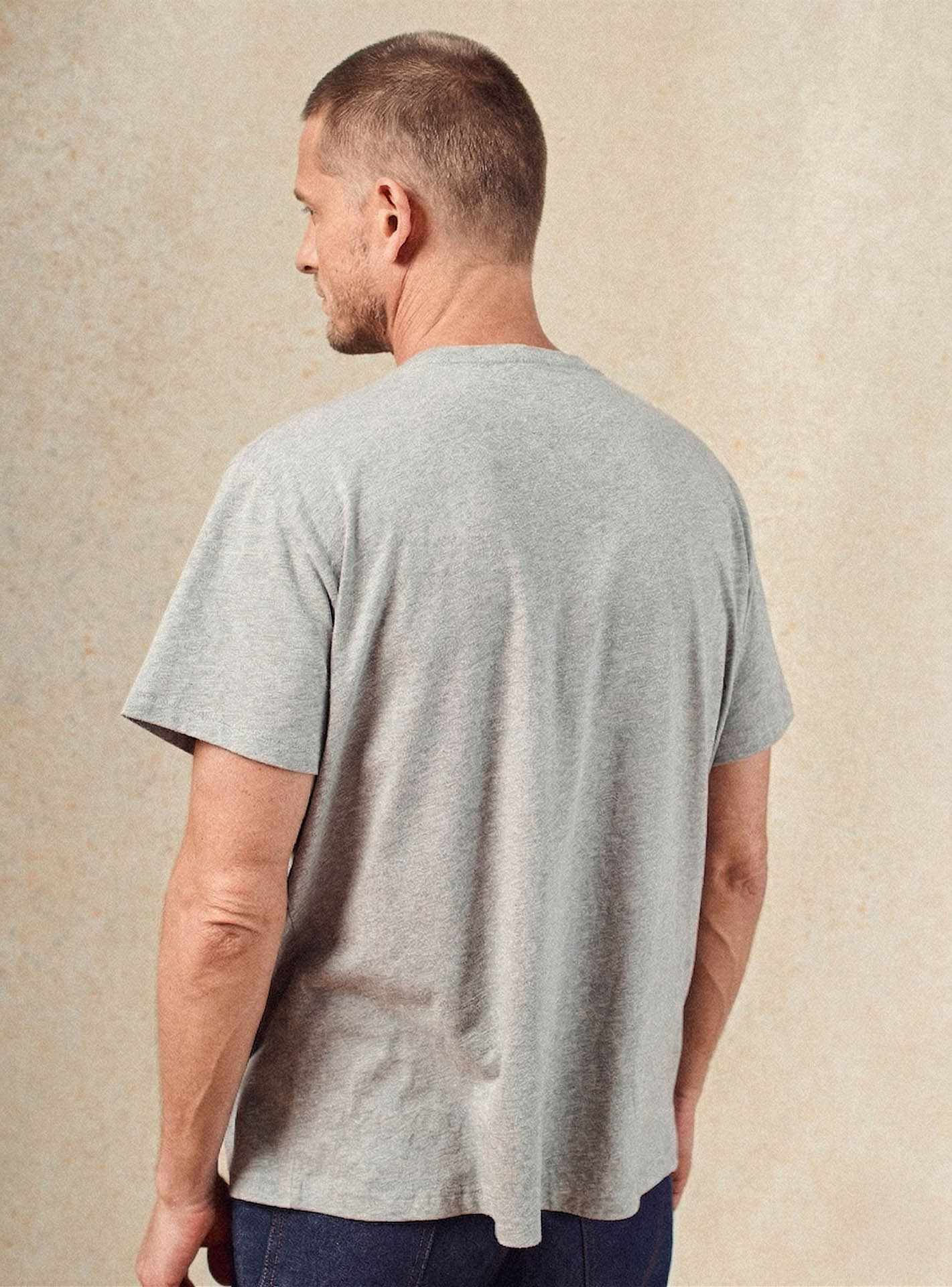 T-shirt Orson Mixed Grey – T-shirt 100% coton gris chiné avec col rond et coupe ample – plan taille