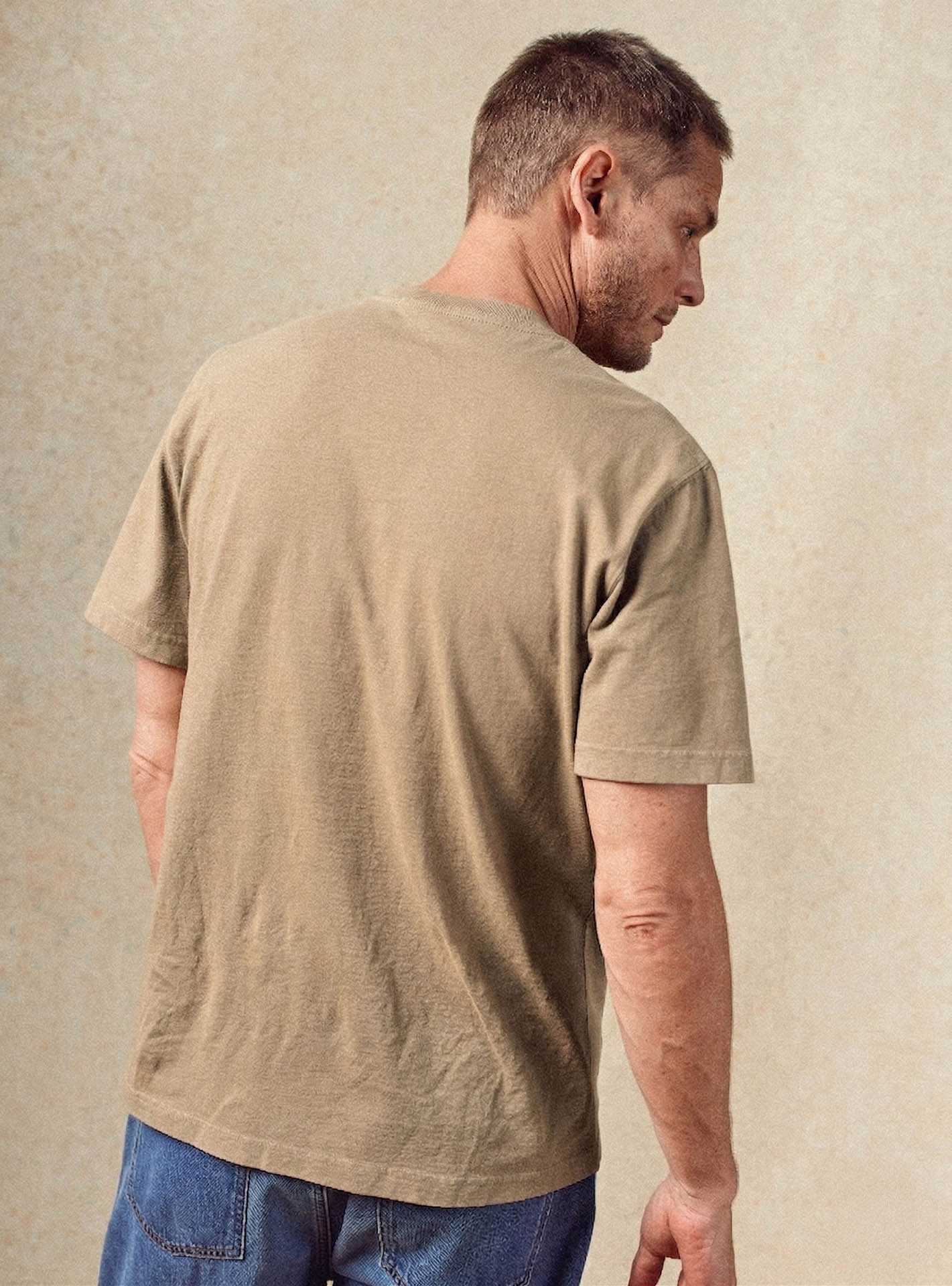 T-shirt Mitch Osier –  T-shirt 100% coton organique beige avec col rond et coupe droite - plan taille