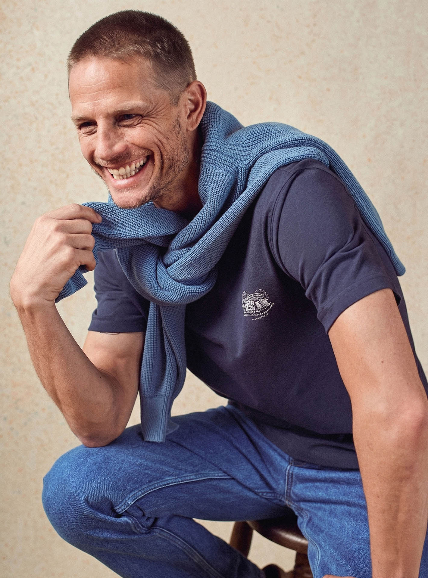 T-shirt Alfredo Navy –  T-shirt 100% coton bleu marine avec col rond  et coupe ample – plan taille