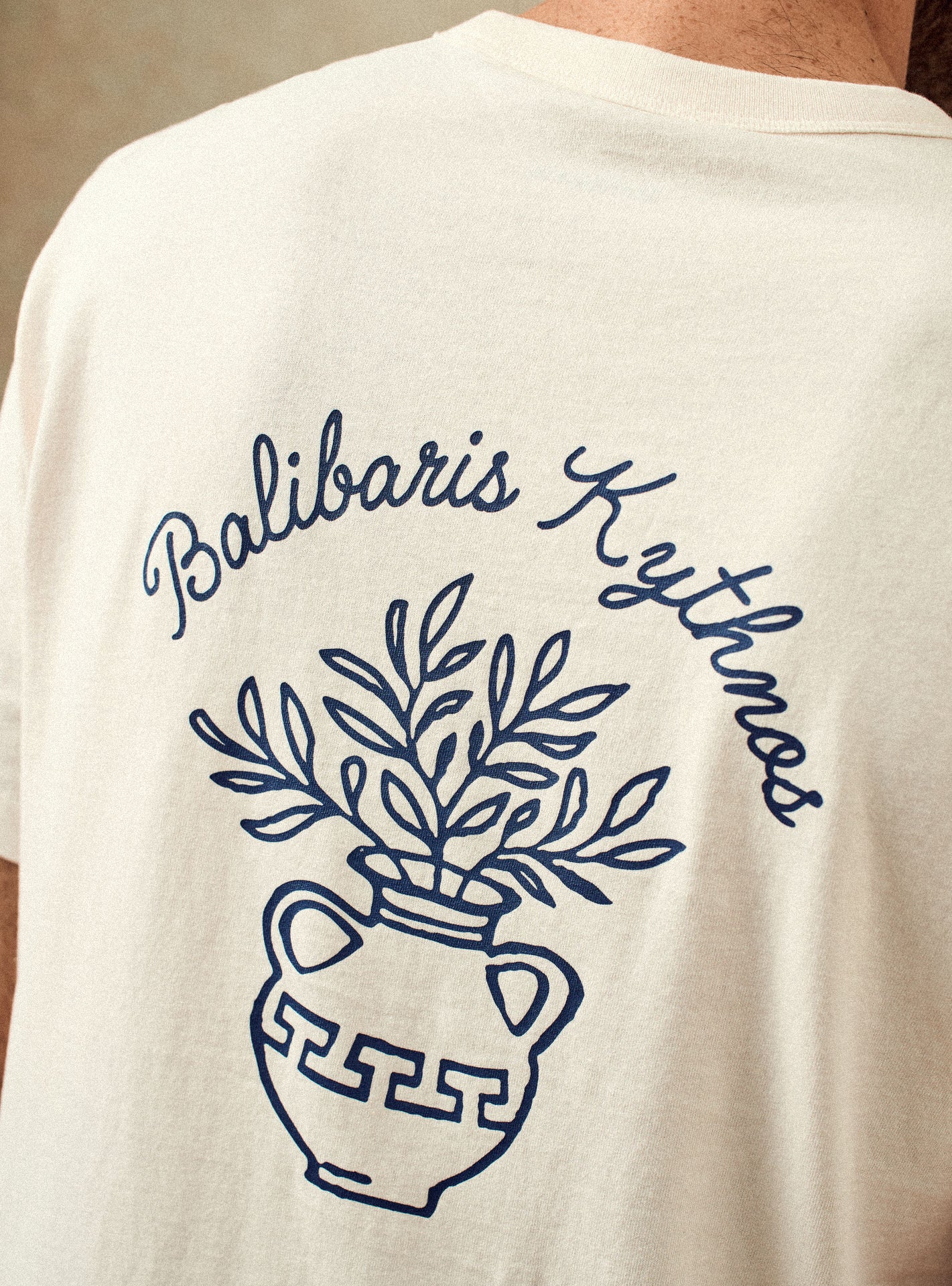 T-shirt Zeus Ecru – T-shirt 100% coton écru avec col rond et coupe ample – gros plan