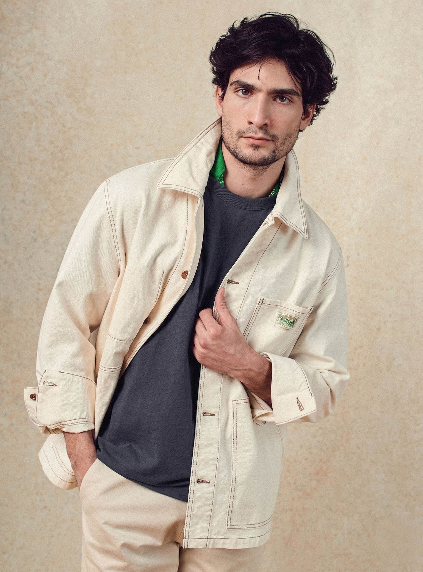 T-shirt Louis Navy –  T-shirt 100% coton bleu marine avec col en bords-côtes et coupe droite – plan taille