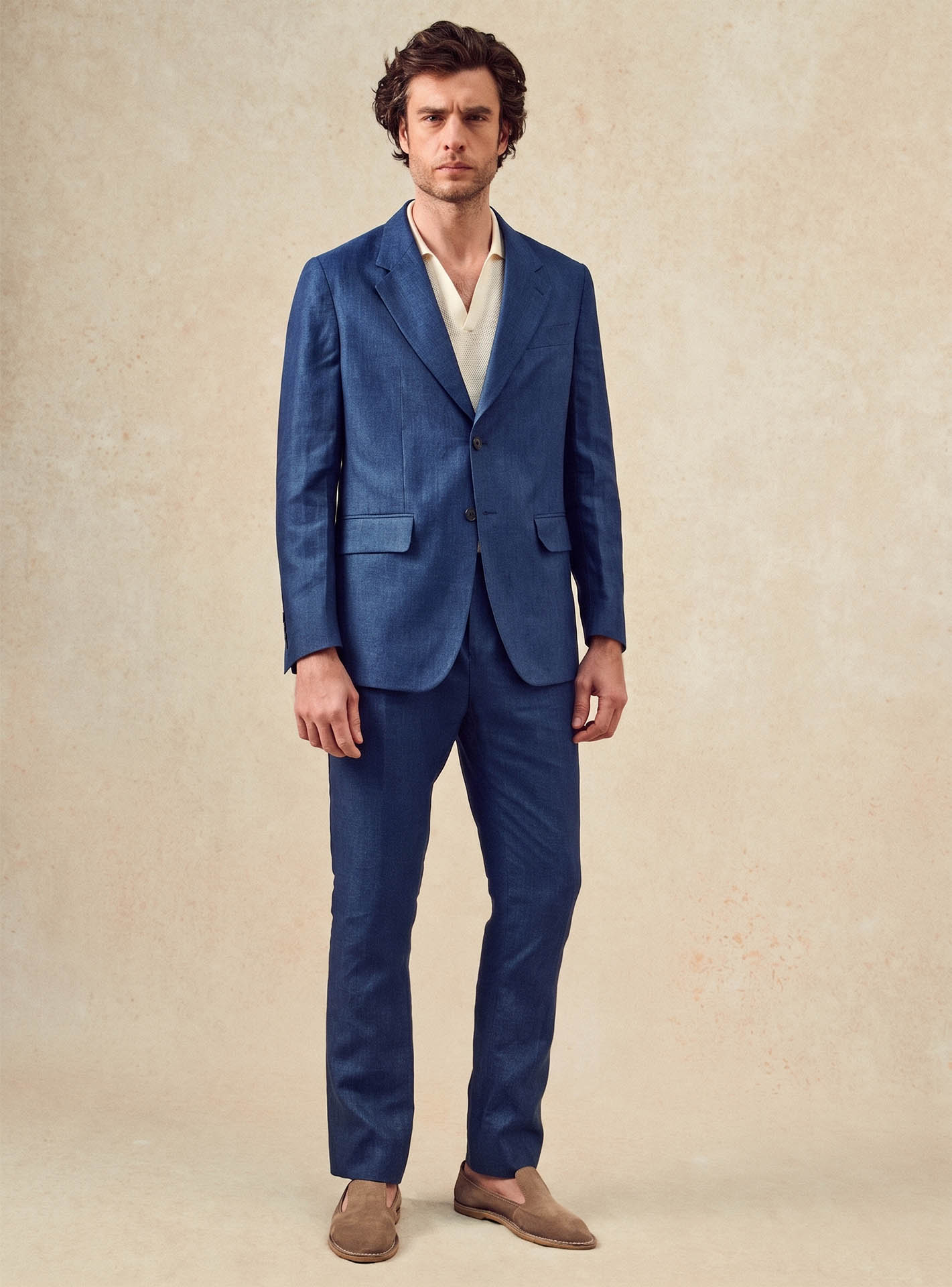Pantalon de costume Laslo Océan – Pantalon costume 100% lin vert bleu chiné avec coupe ajustée et pli plat – plan pied