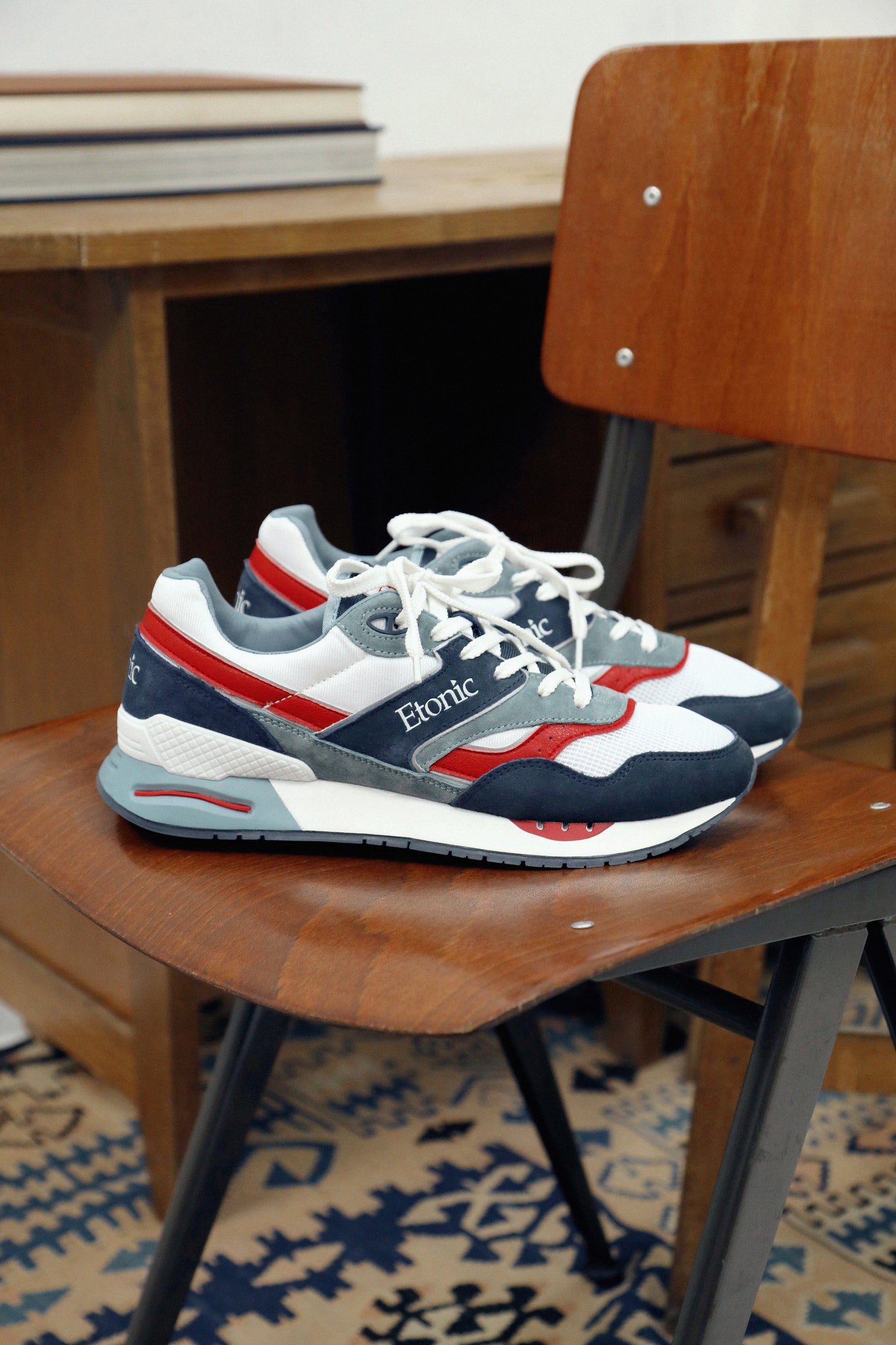 Basket Etonic Blanc et Bleu