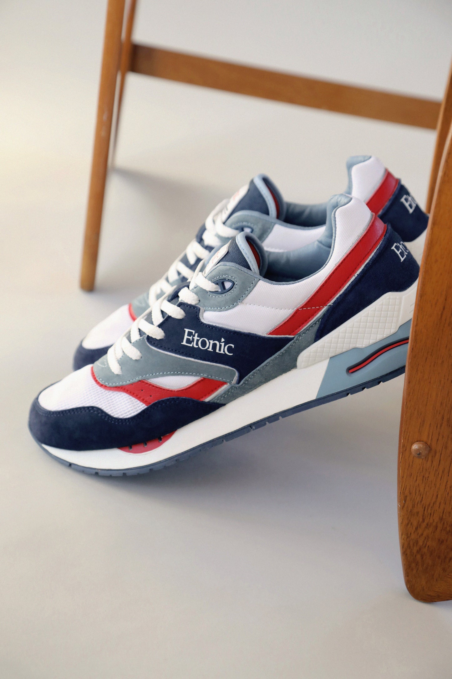 Basket Etonic Blanc et Bleu